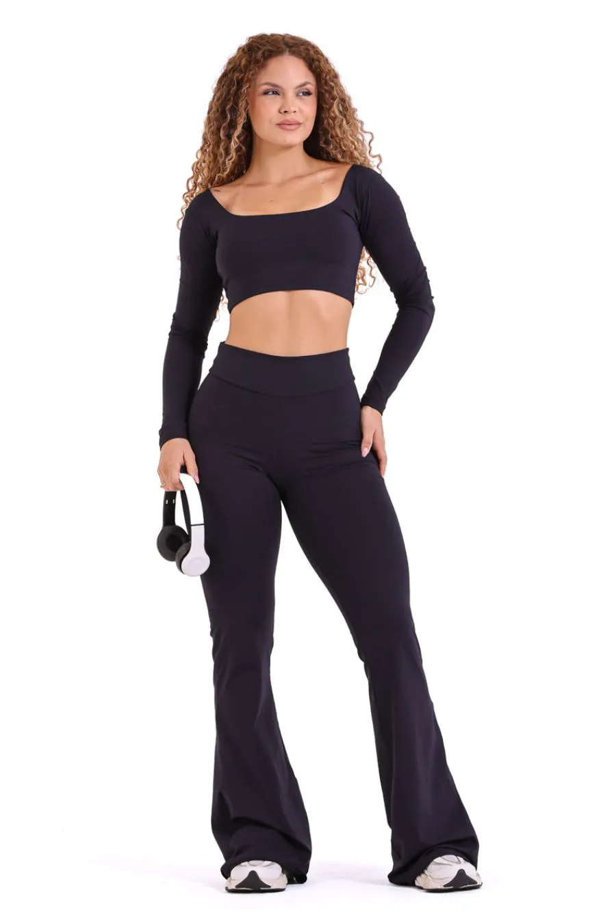 Conjunto Poliamida Calça Flare com Top Manga Preto