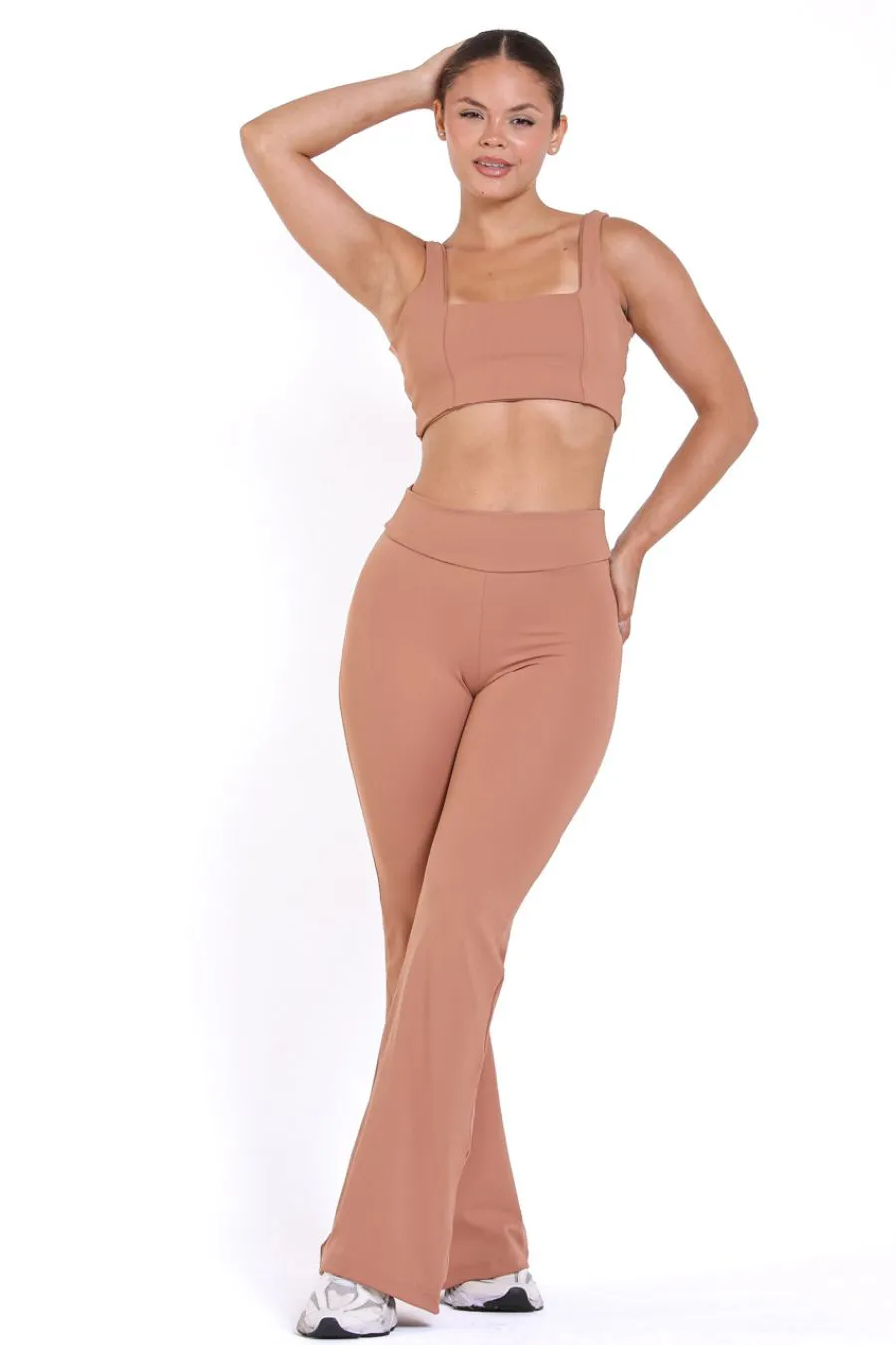 Conjunto Poliamida Calça Flare na cor Mocaccino