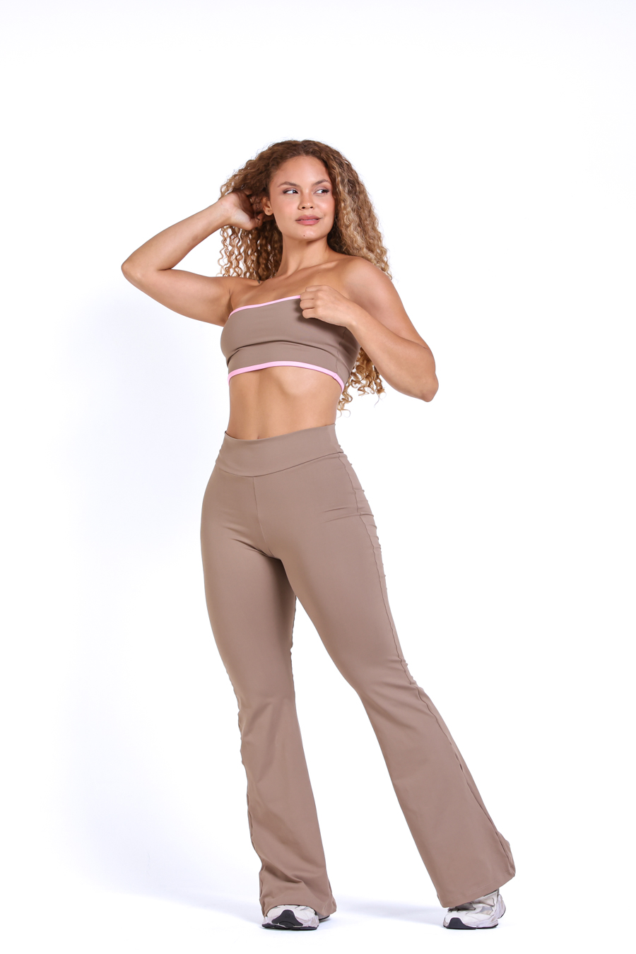 Conjunto Poliamida Calça Flare + Tomara que Caia Avelã — cor neutra de giro constante