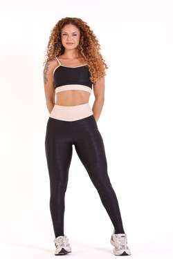 Conjunto Bicolor Canelado de Compressão Preto com Off