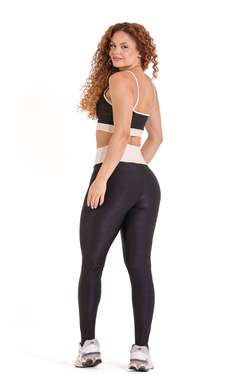 Conjunto bicolor canelado de compressão preto com off-white, vista de costas, BFF Fitness Atacado