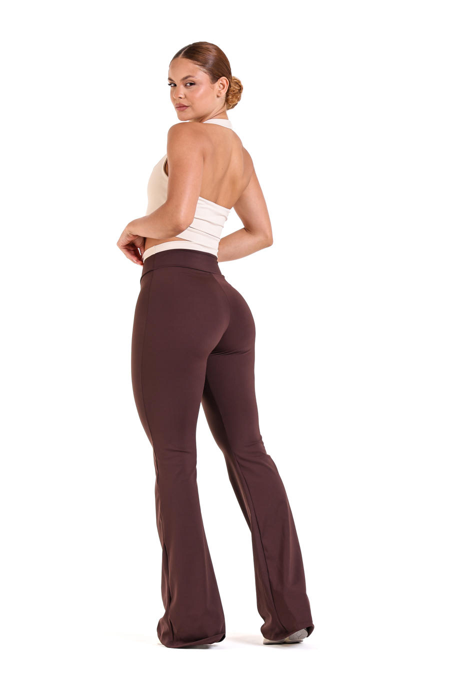 Conjunto calça flare marrom com top bege, vista de costas, BFF Fitness Atacado