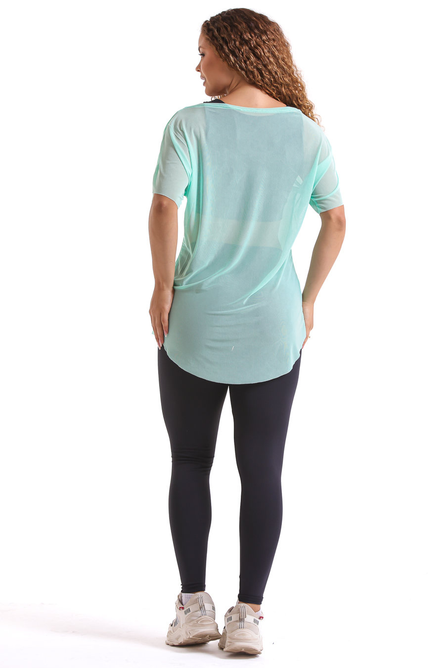 Blusa de tule verde água, vista traseira, comprimento abaixo do quadril