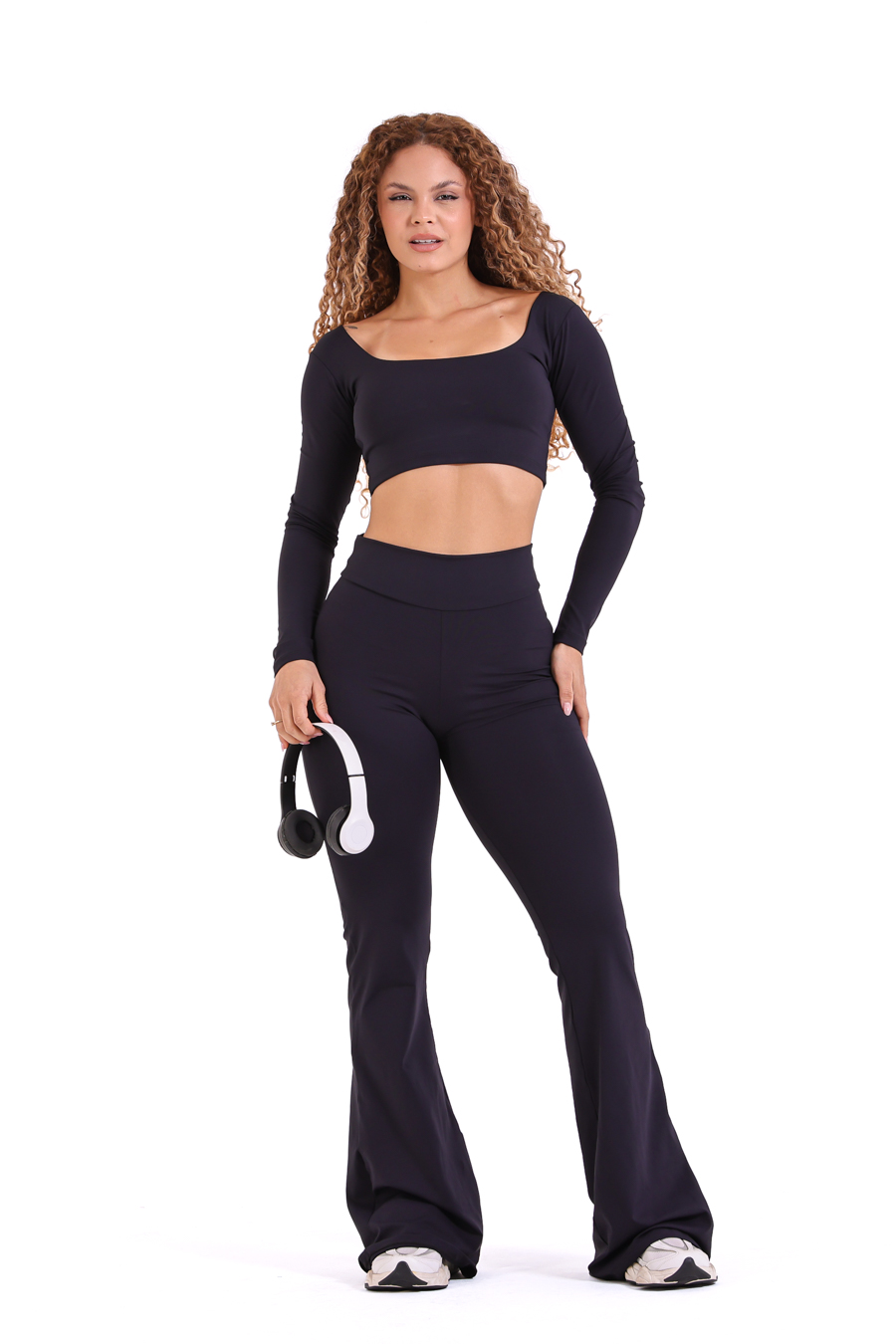 Conjunto Flare com Cropped Manga Longa Preto