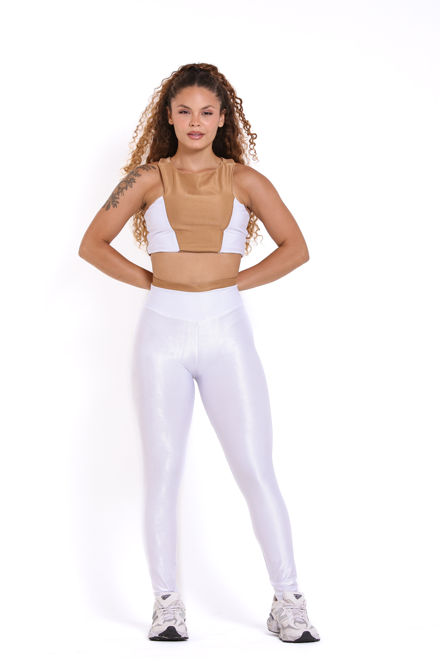 Conjunto legging branca metalizada com top bicolor — categoria para aplicar a grade de tamanhos